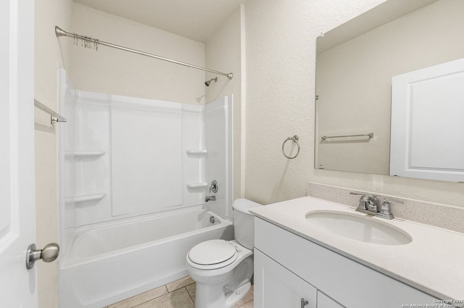 Furnished interior view inside a new home in Cinco Lakes, San Antonio (Image 7). Furnished interior view inside a new home in Cinco Lakes, San Antonio (Image 7).