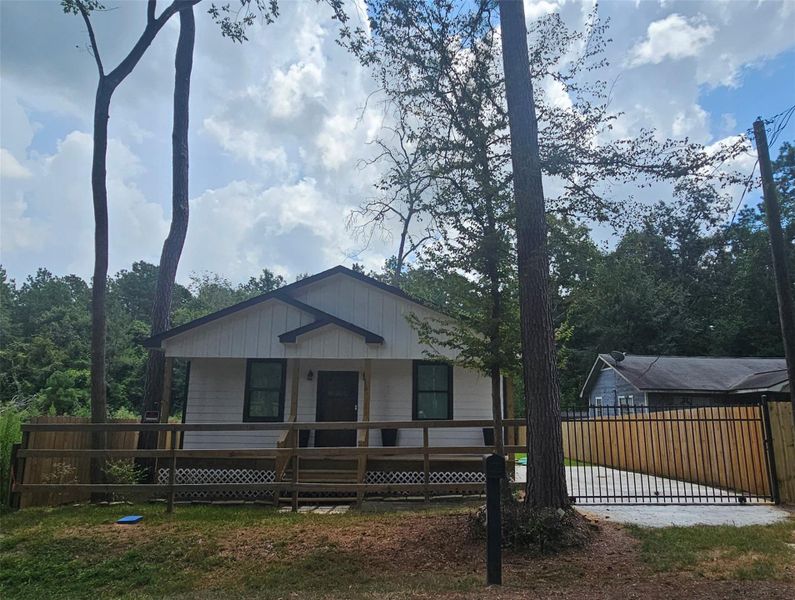 Exterior details and patio area of a home in , Shepherd (Image 18).