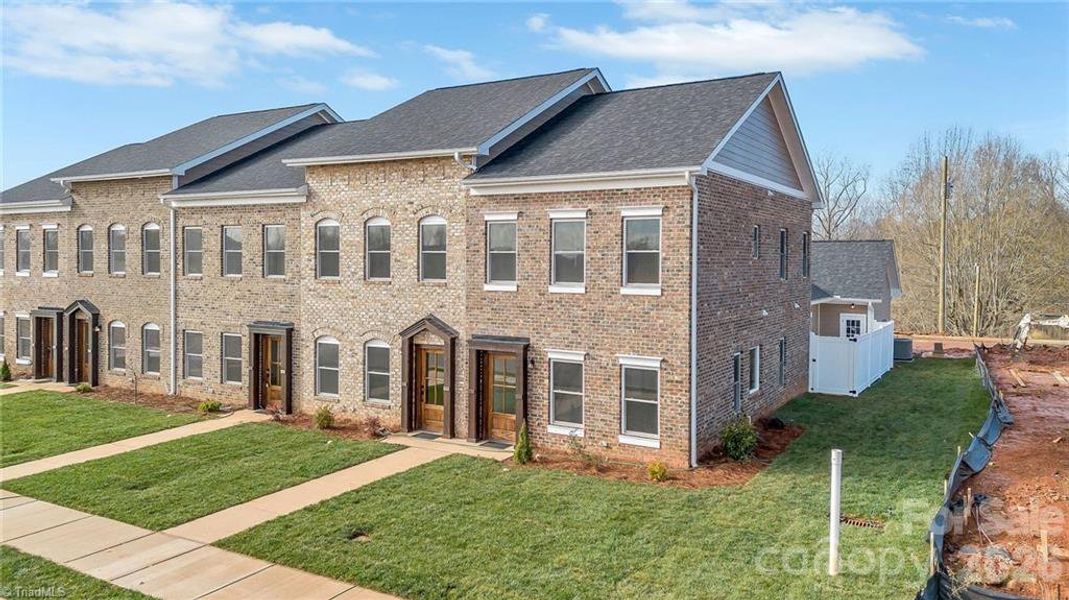 Image 44 of a home in .