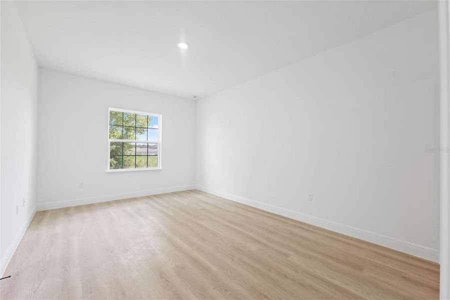 Spacious, unfurnished interior of a new home in , Ocala (Image 13).