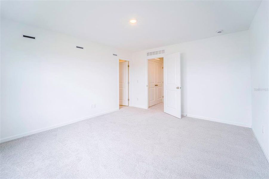 Spacious, unfurnished interior of a new home in , Rockledge (Image 19).