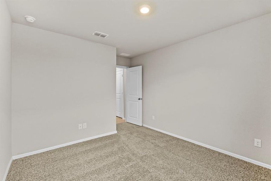 Spacious, unfurnished interior of a new home in Meadowbrook Estates, Cleburne (Image 15).