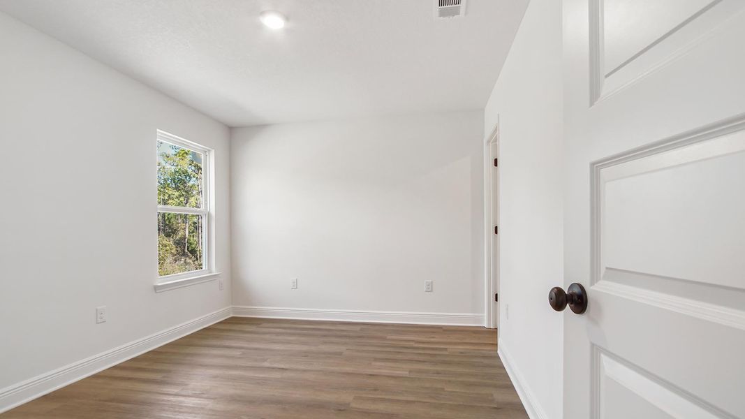 Spacious, unfurnished interior of a new home in Colonial East, Panama City Beach (Image 32). Spacious, unfurnished interior of a new home in Colonial East, Panama City Beach (Image 32).