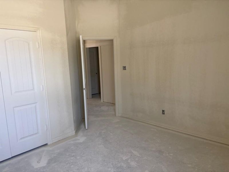 Spacious, unfurnished interior of a new home in Waterford Park, Weatherford (Image 9). Spacious, unfurnished interior of a new home in Waterford Park, Weatherford (Image 9).