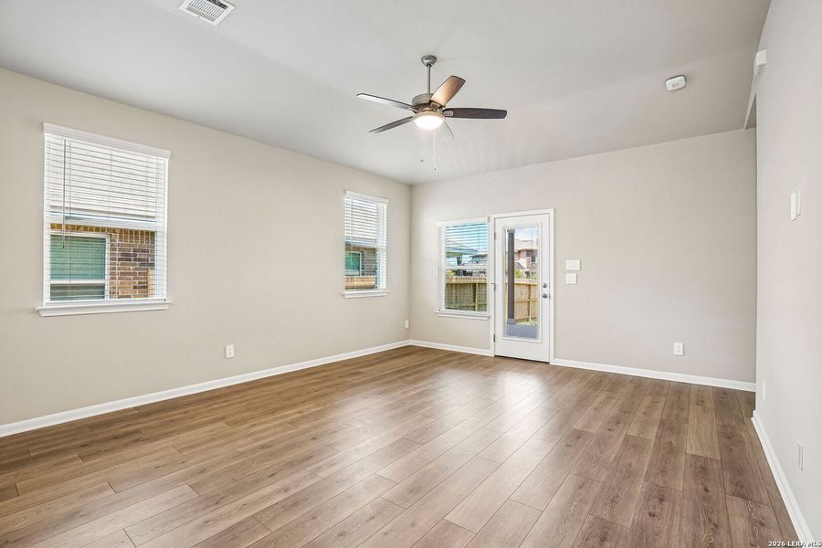 Spacious, unfurnished interior of a new home in Sagebrooke - Premier Series, San Antonio (Image 39).