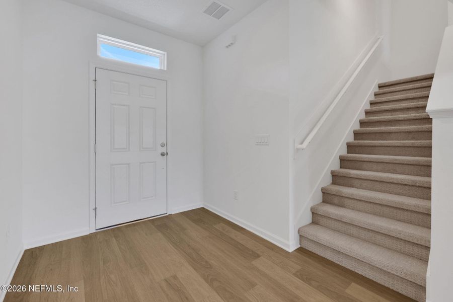 Spacious, unfurnished interior of a new home in Jennings Farm, Middleburg (Image 34).