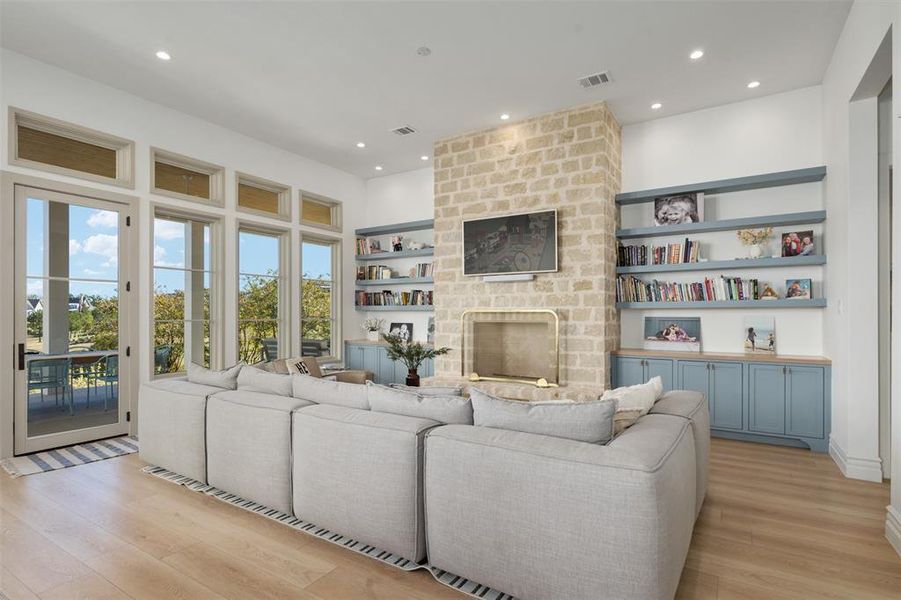 Furnished interior view inside a new home in , Malakoff (Image 15).