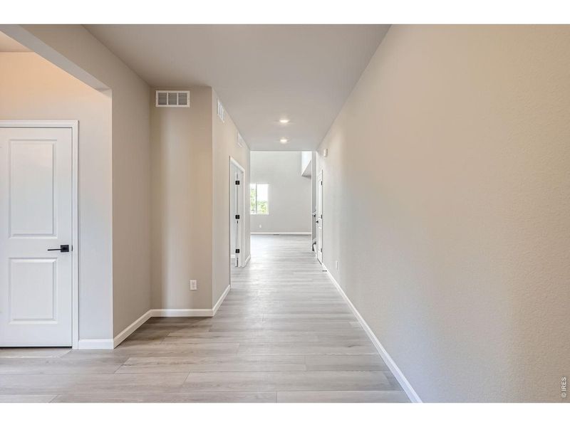 Spacious, unfurnished interior of a new home in Farmstead, Berthoud (Image 23).