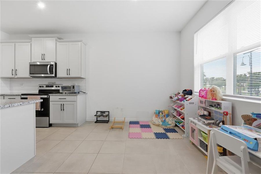 Furnished interior view inside a new home in Grandview Gardens, Deland (Image 13).