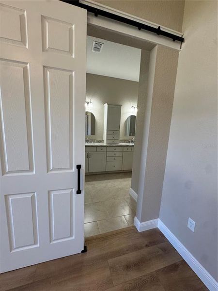 Spacious, unfurnished interior of a new home in , Ocala (Image 44).