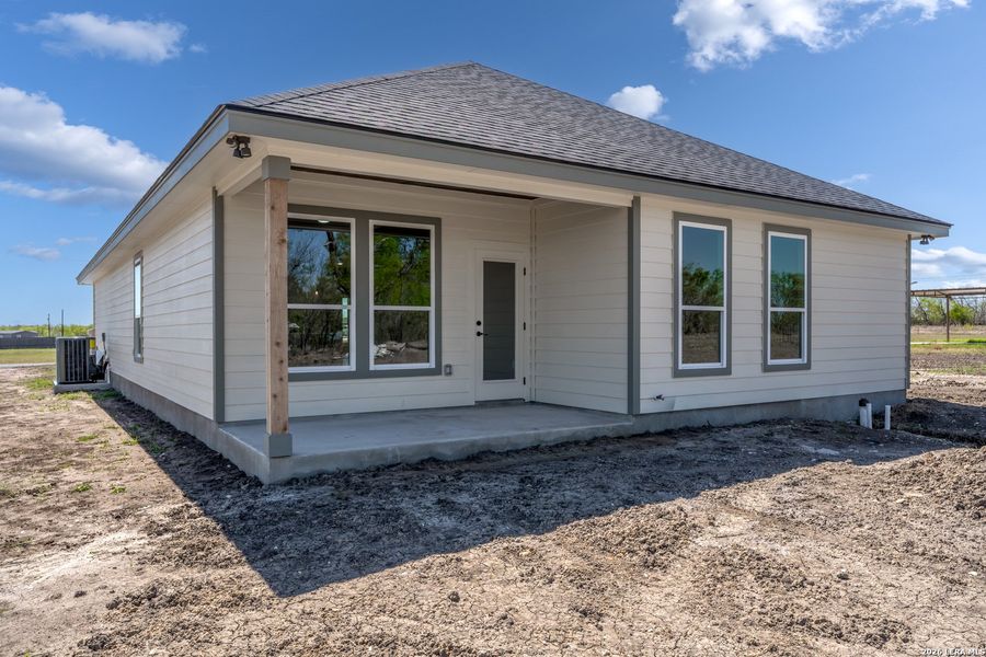 Exterior details and patio area of a home in , Atascosa (Image 25).