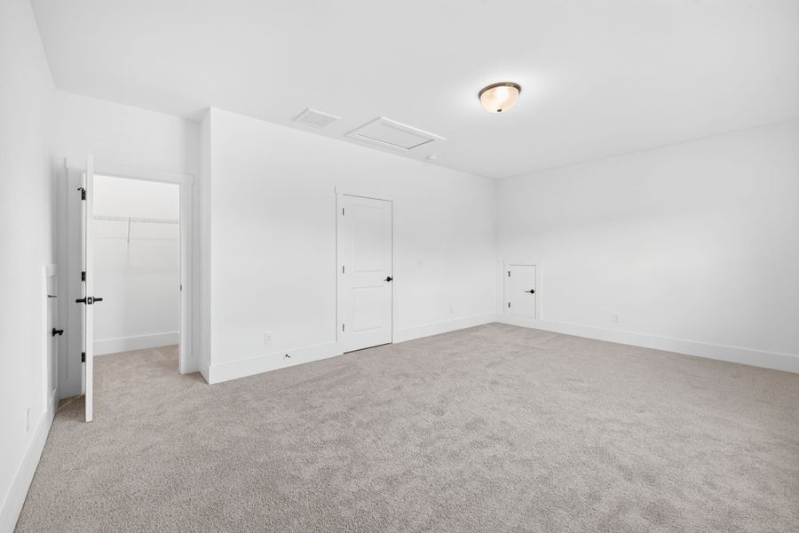 Spacious, unfurnished interior of a new home in Edgewater - Harbor Pointe, Lancaster (Image 20).