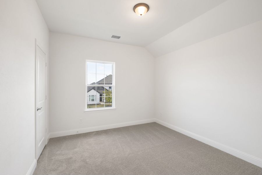 Spacious, unfurnished interior of a new home in Lake Breeze, Lavon (Image 45).