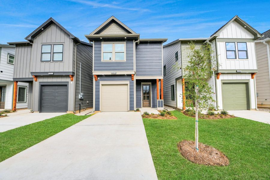 Front exterior of a new home in , Houston, TX, highlighting curb appeal (Image 26).
