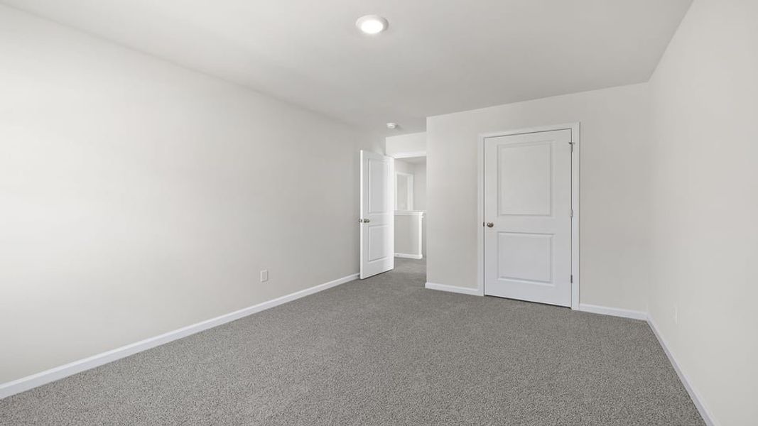 Spacious, unfurnished interior of a new home in Cloverdale Hills, Piedmont (Image 24).