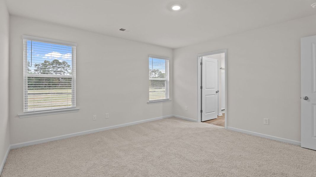 Spacious, unfurnished interior of a new home in Hobbs Farm, Ayden (Image 18).