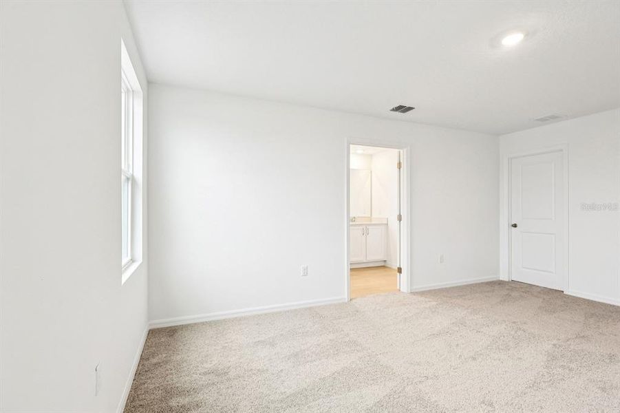 Spacious, unfurnished interior of a new home in Trailside, Mount Dora (Image 29).