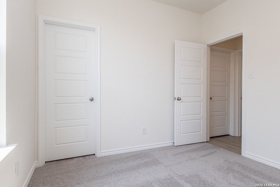 Spacious, unfurnished interior of a new home in Woodside Farms, Seguin (Image 5).