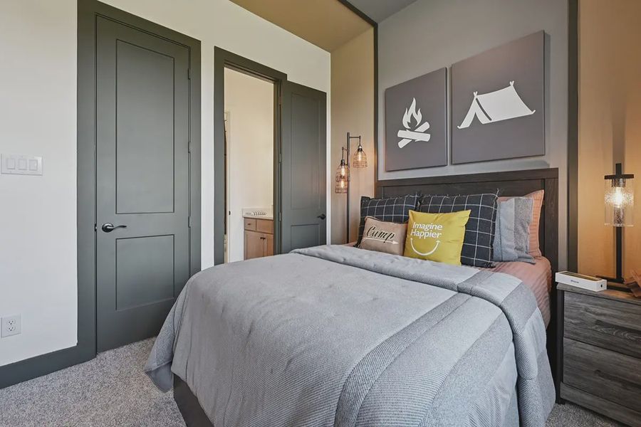 Furnished interior view inside a new home in Meridiana 60's, Manvel (Image 31).