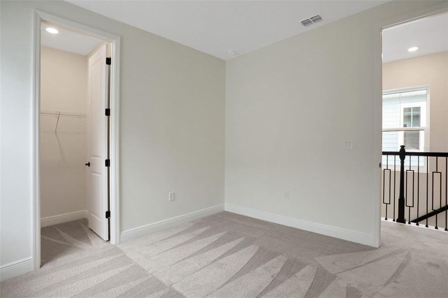 Spacious, unfurnished interior of a new home in Bungalow Walk at Lakewood Ranch, Sarasota (Image 14).