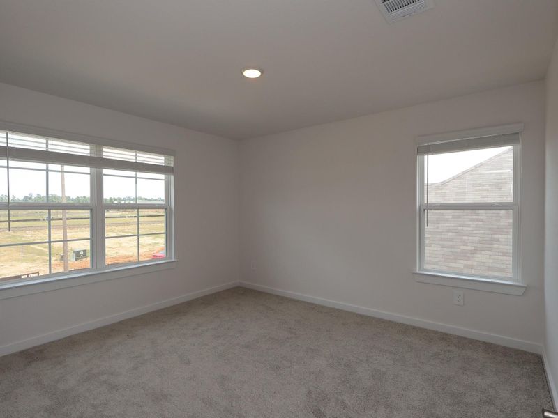 Spacious, unfurnished interior of a new home in Lone Star Landing, Montgomery (Image 15).