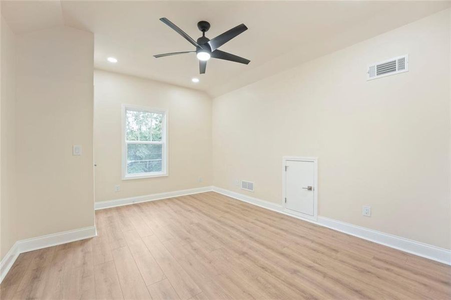 Spacious, unfurnished interior of a new home in , Atlanta (Image 20). Spacious, unfurnished interior of a new home in , Atlanta (Image 20).