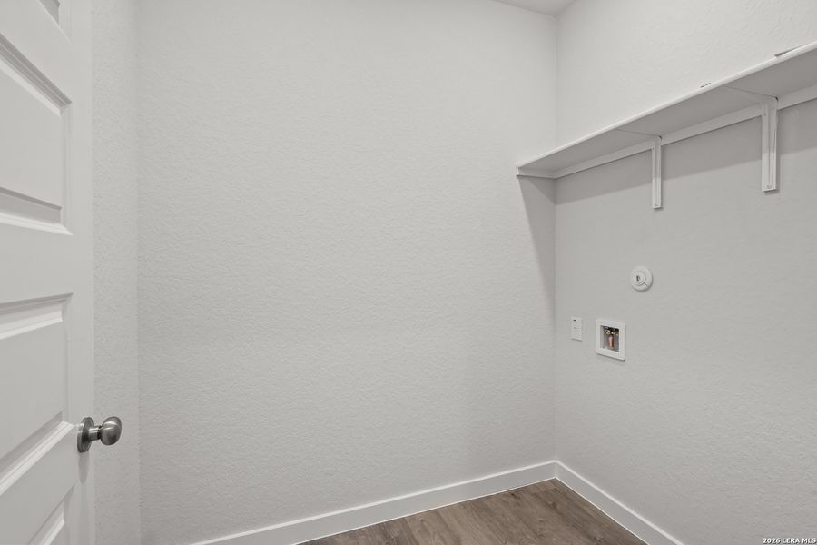 Spacious, unfurnished interior of a new home in Hacienda, San Antonio (Image 28). Spacious, unfurnished interior of a new home in Hacienda, San Antonio (Image 28).
