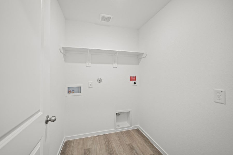 Spacious, unfurnished interior of a new home in Chapel Lakes, Montgomery (Image 13).