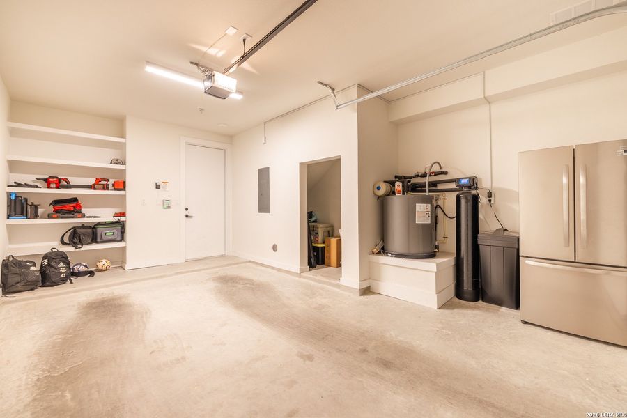 Spacious, unfurnished interior of a new home in Grayson House, San Antonio (Image 18).