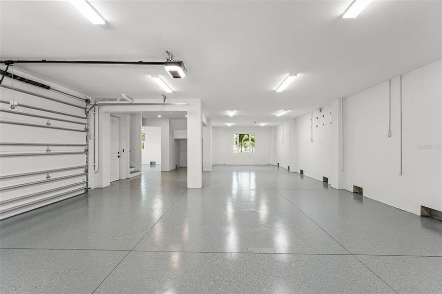 Spacious, unfurnished interior of a new home in , Tampa (Image 46).