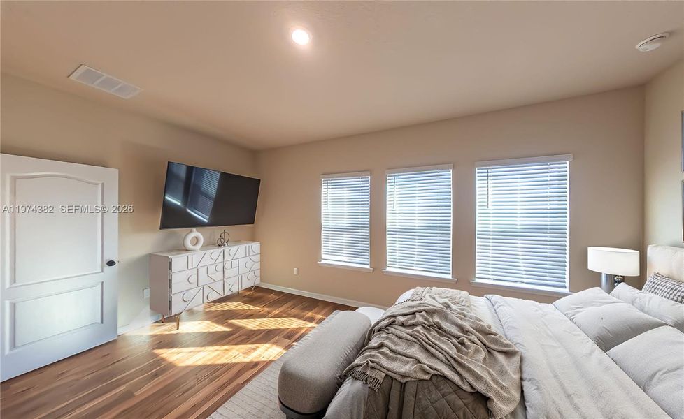 Furnished interior view inside a new home in , Clermont (Image 10).