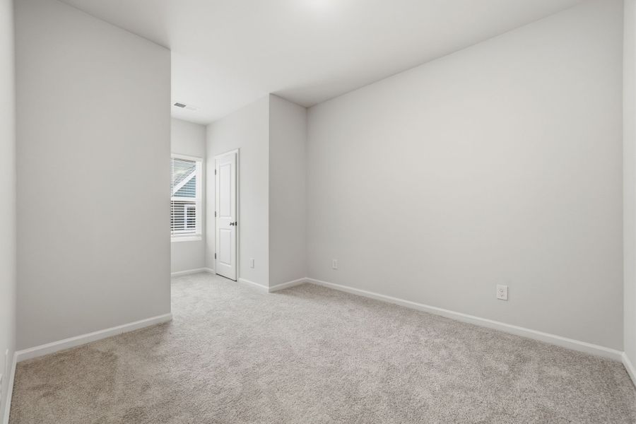 Spacious, unfurnished interior of a new home in Lakeview Village, Charlotte (Image 23).