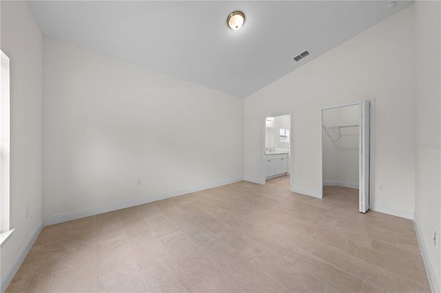 Spacious, unfurnished interior of a new home in , Yeehaw Junction (Image 42).
