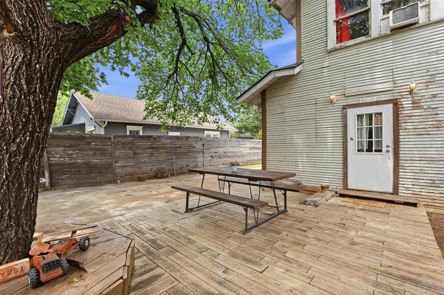 Exterior details and patio area of a home in , Cleburne (Image 19).