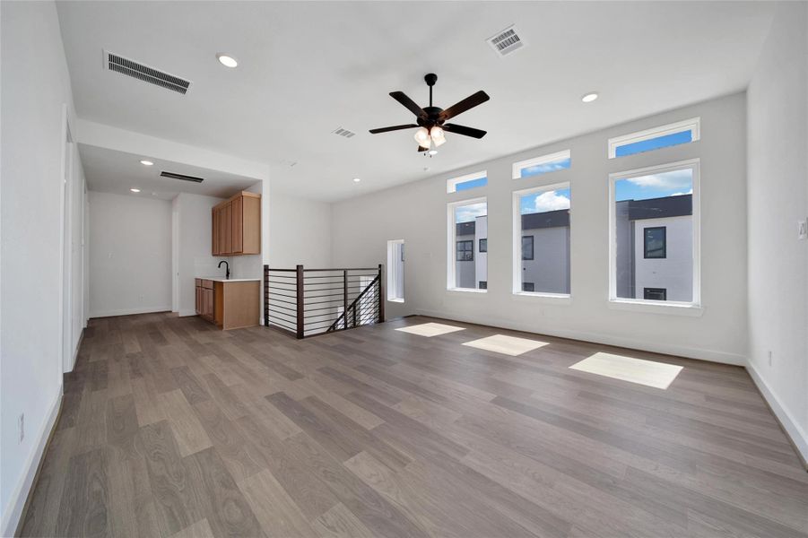 Spacious, unfurnished interior of a new home in Lago Pointe, Seabrook (Image 13). Spacious, unfurnished interior of a new home in Lago Pointe, Seabrook (Image 13).