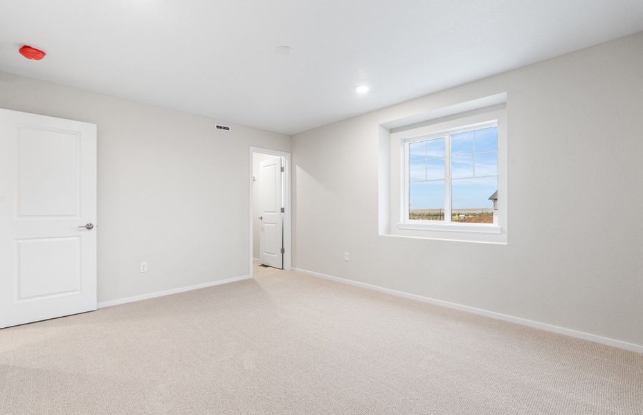 Spacious, unfurnished interior of a new home in Harvest Crossing, Aurora (Image 20).