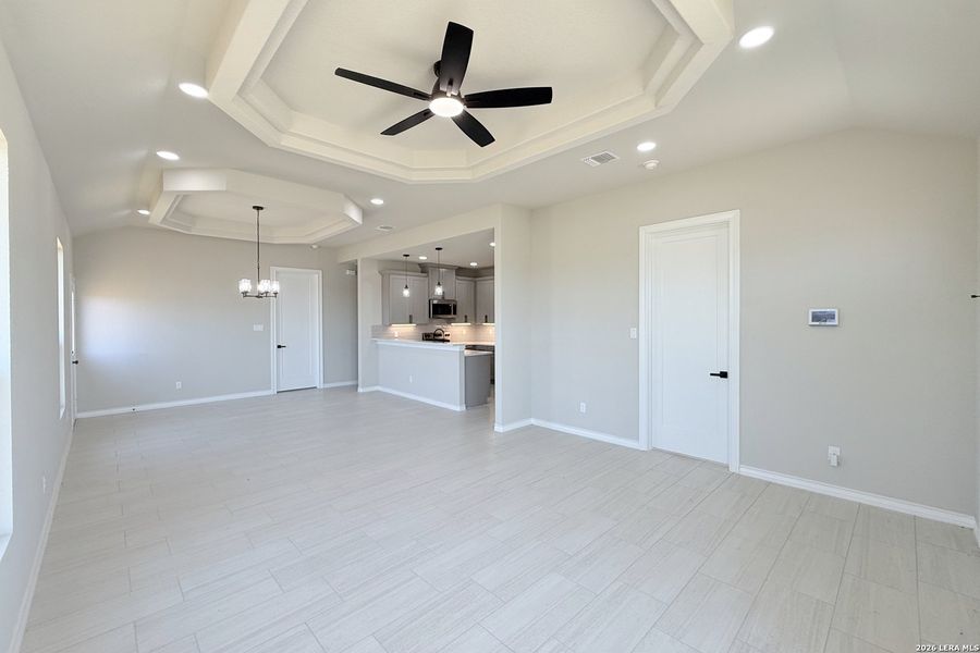 Spacious, unfurnished interior of a new home in , La Vernia (Image 14).