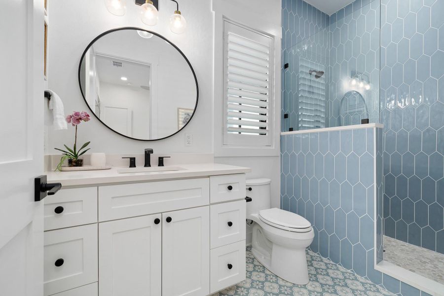 Ensuite on Bedroom 1 in main house. Ensuite on Bedroom 1 in main house.