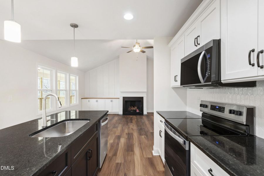 Harmony (18) Harmony (18)