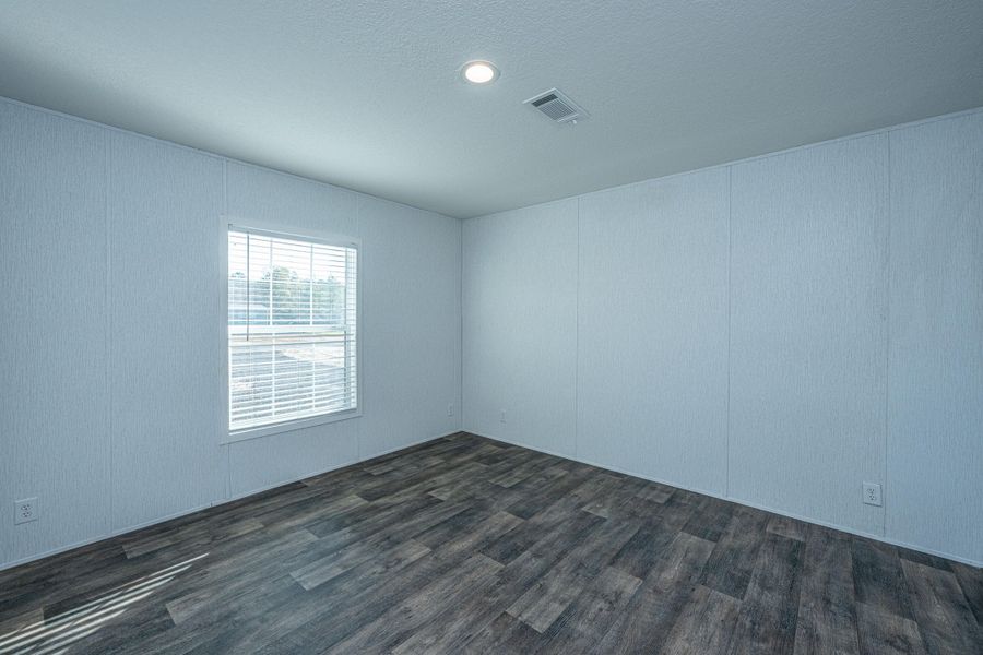 Spacious, unfurnished interior of a new home in , Pinopolis (Image 43).