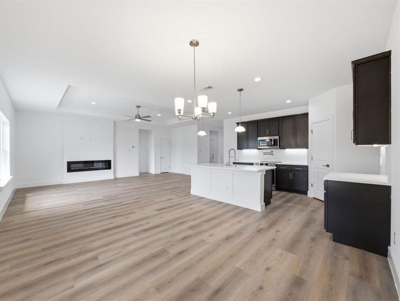 Spacious, unfurnished interior of a new home in , Grand Prairie (Image 25).