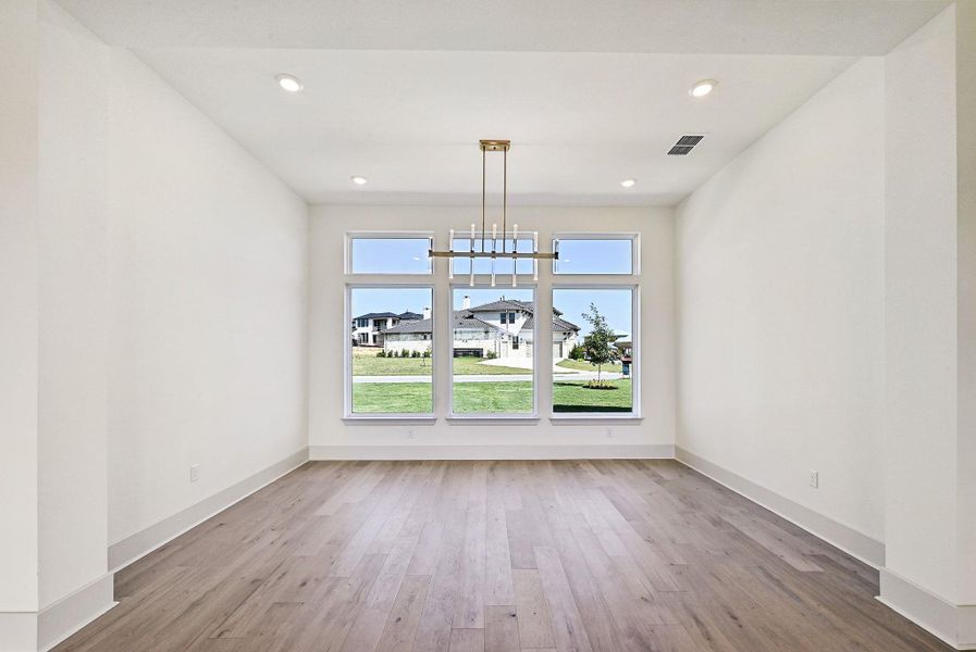 Spacious, unfurnished interior of a new home in , Lakeway (Image 19).