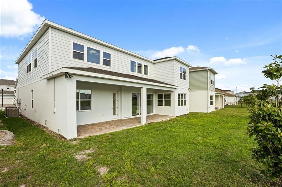Exterior details and patio area of a home in , Orlando (Image 4).
