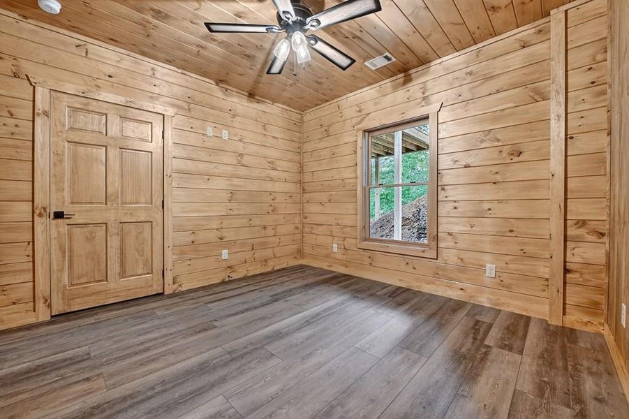 Spacious, unfurnished interior of a new home in , Blue Ridge (Image 35).