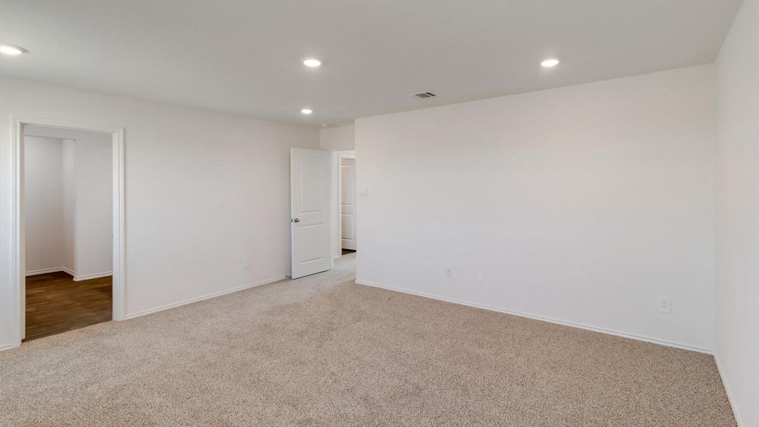 Spacious, unfurnished interior of a new home in Marigold, Kyle (Image 15).