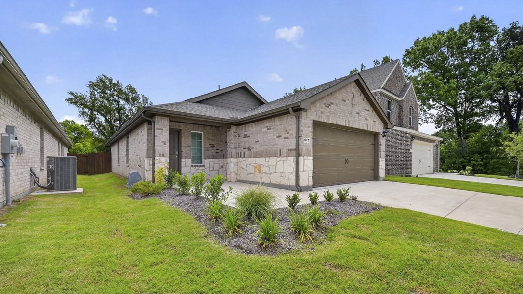 Representative exterior photo of a completed home built from the Amber by D.R. Horton in Hanolley Hills, Sherman, TX (Image 2). Representative exterior photo of a completed home built from the Amber by D.R. Horton in Hanolley Hills, Sherman, TX (Image 2).