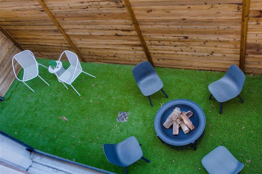 Exterior details and patio area of a home in , Dallas (Image 22).