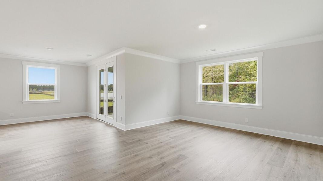 Spacious, unfurnished interior of a new home in Sheep Island, Summerville (Image 27).