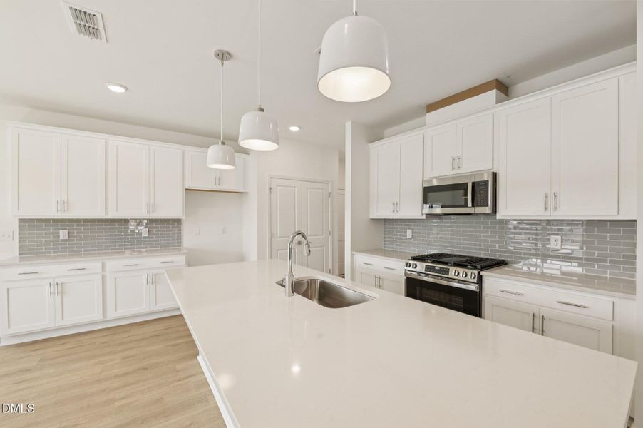 10-web-or-mls-Quarry Rd-0306-010