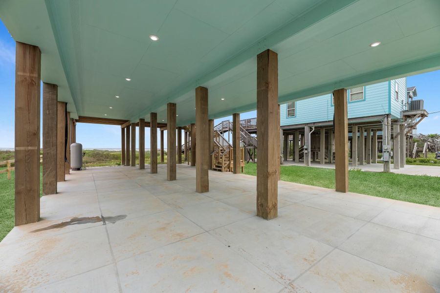 Exterior details and patio area of a home in , Freeport (Image 23).